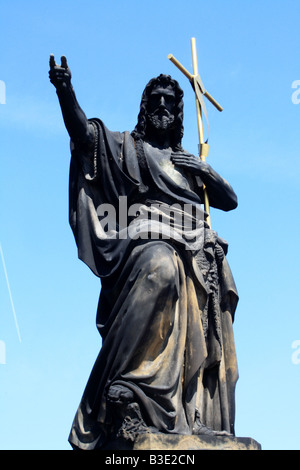 St. Johannes der Täufer auf der Karlsbrücke in Prag, Tschechische Republik Stockfoto