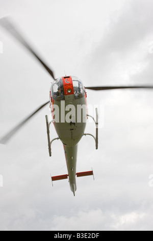 Westland Aerospatiale Gazelle HT-3 XW858 G-Massenspeicher im Flug am Breighton Flugplatz Stockfoto