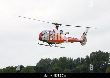 Westland Aerospatiale Gazelle HT-3 XW858 G-Massenspeicher im Flug am Breighton Flugplatz Stockfoto