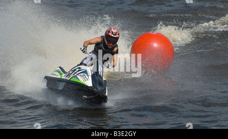 Jet Ski-Rennen auf dem Glasgow River Festival Juli 2008 Stockfoto