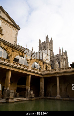 Die römischen Bäder und die Abteikirche von Bath, Bath, England Stockfoto