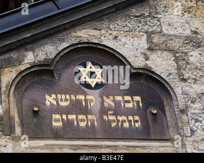 Bestattung Gesellschaft Zeichen alten jüdischen Friedhof Assembly Hall Prag Tschechische Republik Stockfoto