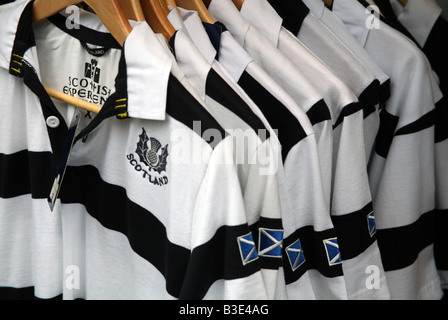 Scottish Rugby-Shirts in Edinburgh-Souvenir-shop Stockfoto