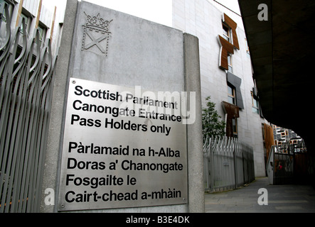 Schottisches Parlament Canongate Eingang in Edinburgh Stockfoto