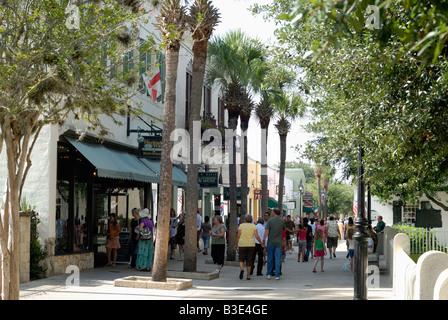 Fußgänger-Shopper auf St. George Street St. Augustine Florida Stockfoto