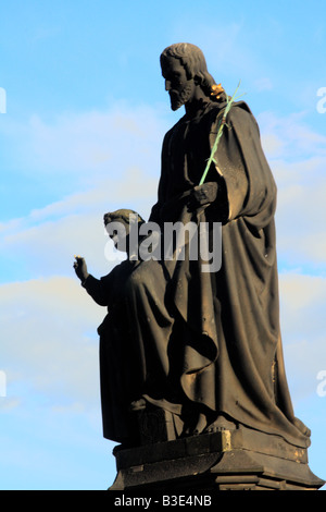St. Joseph mit dem Jesuskind von Ferdinand Max 1857 auf der Karlsbrücke in Prag, Tschechische Republik Stockfoto