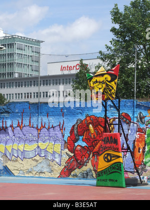 Graffiti auf dem Yaam Zentrum von East-Side-Gallery, Berlin, Deutschland Stockfoto