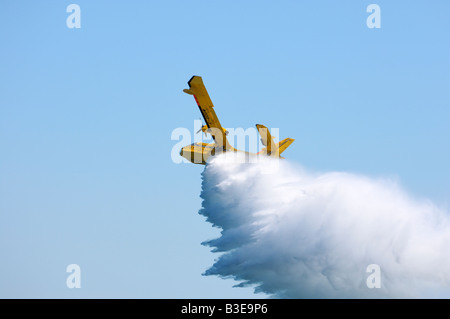 Wasser-Bomber CL-415 Stockfoto