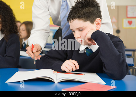 Junge und Lehrer Stockfoto