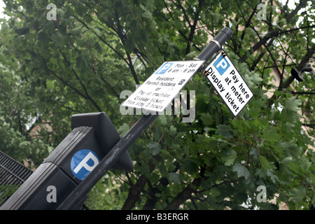 Zahlen und Automaten und Zeichen anzeigen Stockfoto