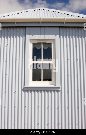 Blass blau gewellten Hütte, Isle of Sky, Schottland, Großbritannien, UK Stockfoto