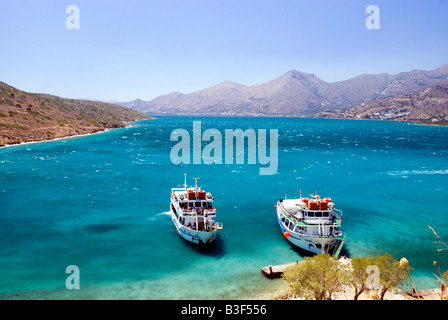 touristischen Boote vertäut am Spinalonga Insel Elounda-Kreta-Griechenland Stockfoto