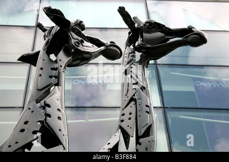 Detail der Skulptur Dreaming Spires von Helen Dennerly außerhalb Omni Centre in Edinburgh Stockfoto