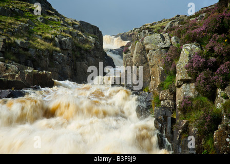 Kessel-Schnauze-Wasserfall im Flut, Teesdale, County Durham, England UK Stockfoto