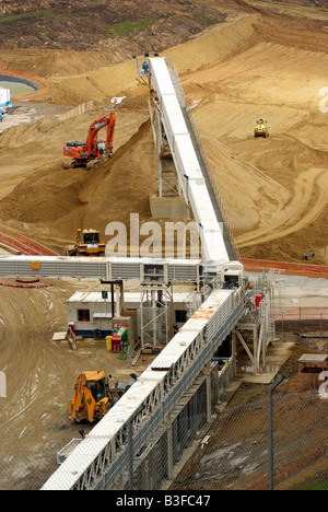 Erdbewegung auf einer Website England UK A McArdle Firma Baumaschine laden ein Muldenkipper Stockfoto