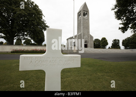 Grab des unbekannten Soldaten in der amerikanischen Friedhof und Gedenkstätte St. James Brittany France Stockfoto