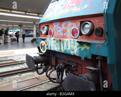 Trainieren Sie mit Graffiti im Bahnhof Termini, Rom Stockfoto