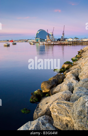 Hafen von Fremantle und Western Australian Maritime Museum in der Abenddämmerung. Perth, Australien Stockfoto