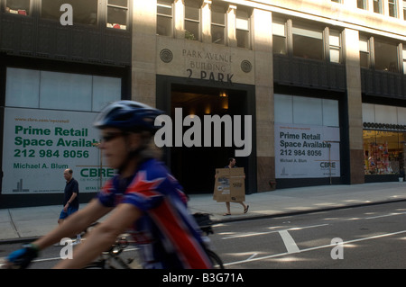 Prime Retail Gewerbeflächen zur Verfügung in der Stadtmitte an der Park Avenue Stockfoto