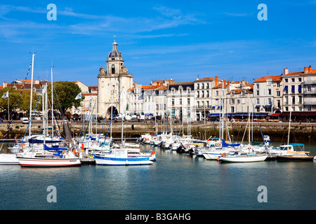 Porte De La Grosse Horloge und La Rochelle Hafen in Poitou-Charentes Frankreich Stockfoto