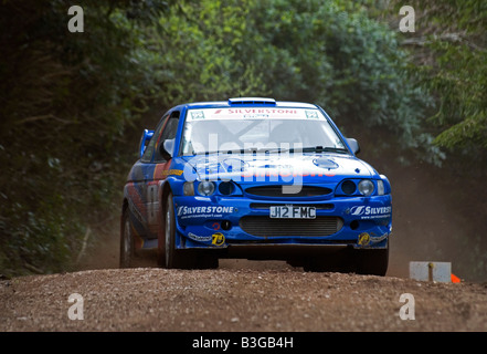 Ford Escort Cosworth Rallye-Auto für eine Ecke einrichten Stockfoto