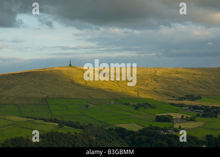 Stoodley Pike Denkmal auf Lohmann Common, über dem Dorf Mankinholes, in der Nähe von Hebden Bridge, West Yorkshire, England UK Stockfoto