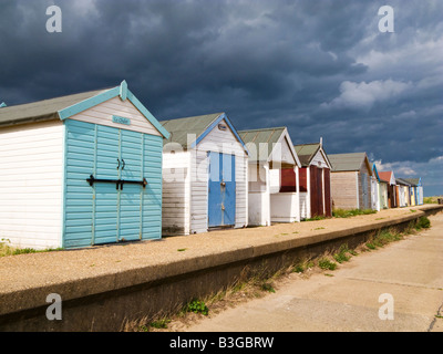 Reihe von bemalten alten hölzernen Baden Hütten an Stelle der Kapelle, Kapelle St. Leonards Strand Lincolnshire, England, UK Stockfoto