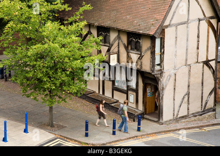 Mittelalterliche Gebäude des 14. Jahrhunderts am Fuße des Nottingham Castle, das heute die Spitze Zentrum Ausstellung Stockfoto