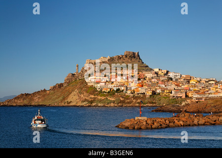 Italien Sardinien Castelsardo Dorf Fischerboot Stockfoto