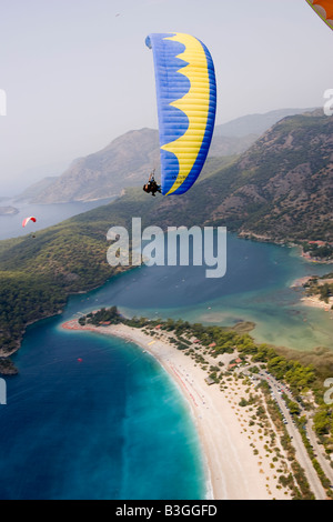 Paragliders Olu Deniz Türkei Stockfoto