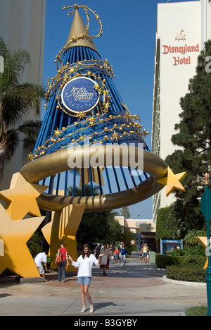 Downtown Disney District ist ein Outdoor-Geschäften, Restaurants und Entertainment-Bereich, Disneyland Resort in Anaheim, Kalifornien Stockfoto