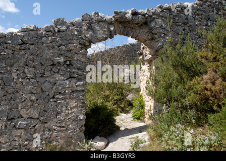 Eingang zum Höhlenwohnungen maurischen Wachturm Talaia De La Foradada, Sierra De La Forada, Provinz Alicante, Comunidad Valenciana, Stockfoto