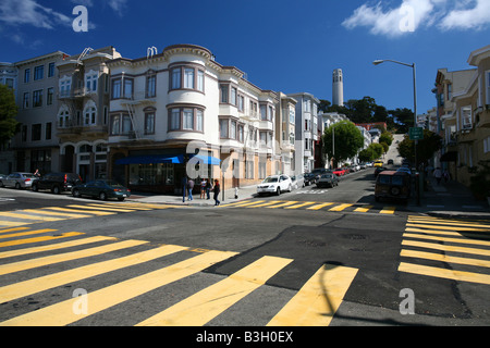 Straße in San Francisco und Coit tower Stockfoto