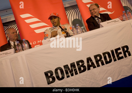 Formel 1-Fahrer Lewis Hamilton besucht eine Pressekonferenz veranstaltet von Flugzeugen Sponsor Bombardier deren Learjet er nutzt Stockfoto