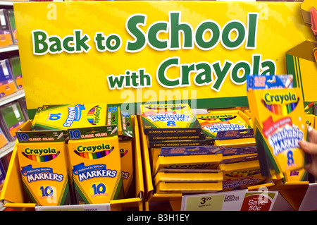 Zurück zur Schule Lieferungen gelten in einem Staples Store in New York Stockfoto