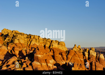 Späten Nachmittag Licht auf Sandstein Felsformationen in den feurigen Ofen in Arches National Park in Utah Stockfoto