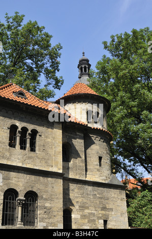 Der Festsaal durch den alten jüdischen Friedhof in Prag Stockfoto