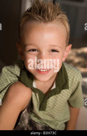 Porträt des Lächelns vier Jahre alter Junge, Closeup, toothy Grinsen Stockfoto