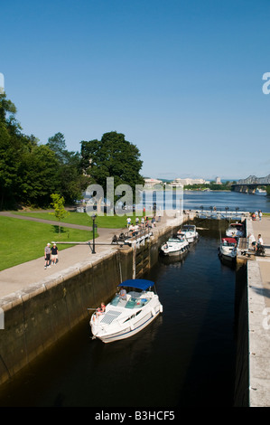 Die acht Ottawa Schleusen verbinden den Rideau-Kanal mit dem Ottawa-Fluss, der fast 25 Meter unten in Ottawa Ontario Kanada ist Stockfoto