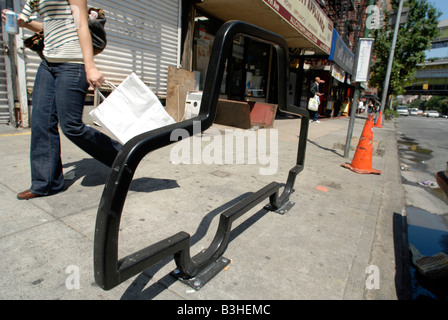 Ein Fahrradständer am Eingang zum Lincoln Tunnel entworfen von ehemaligen Talking Heads-Mitglied David Byrne