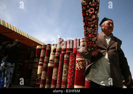 Teppich-Markt in Urgentsch, Usbekistan Stockfoto