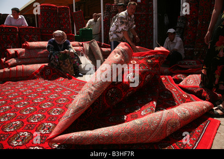 Teppich-Markt in Urgentsch, Usbekistan Stockfoto