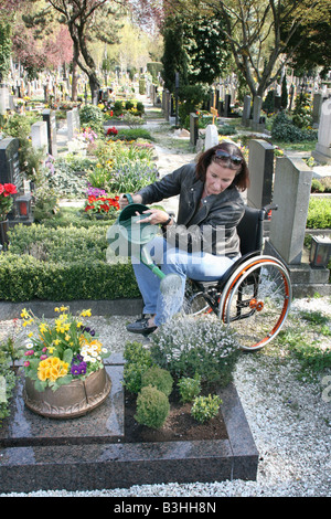 Frau im Rollstuhl Stockfoto