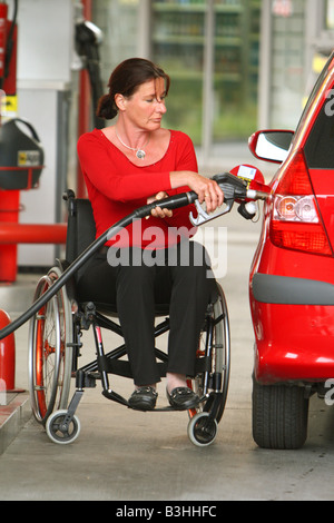 Frau in einem Rollstuhl Stockfoto