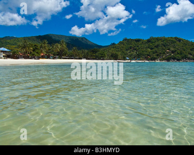 Meer im Vordergrund und Strand von Thong Nai Pan Yai, Koh Phangan, Thailand JPH0071 Stockfoto