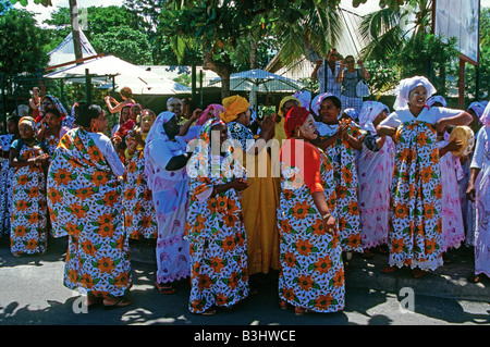 Dorfbewohner auf der Insel Grande Terre, den Mayotte-Inseln, dem Archipel von Comoro, dem Indischen Ozean, feiern ihre Rückkehr vom Hadsch-Mekka Stockfoto