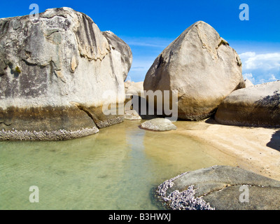 Große Felsen am Strand Chalok Baan Kao Koh Tao Thailand JPH0095 Stockfoto