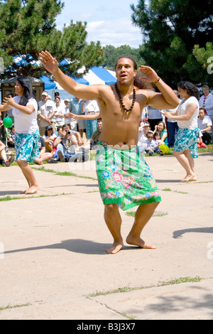 Asiatisch-amerikanische pazifische Insulaner zeremonielle Tanz. Drachen-Festival Lake Phalen Park St. Paul Minnesota USA Stockfoto