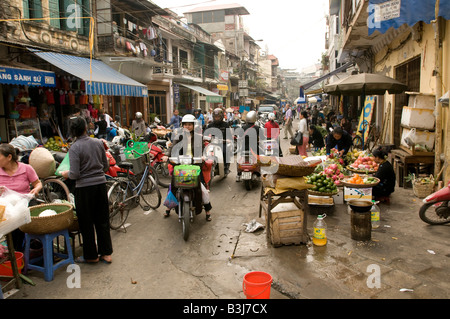 Eine Straße Marktplatz in der Altstadt von Hanoi Vietnam Stockfoto