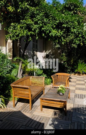 Nice Cote dAzur Frankreich - Im Garten von einem Boutique Hotel im Zentrum von Nizza - Nice Garden Hotel - Französische Riviera Stockfoto